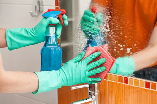 Cleaning professional handling cancellation and rescheduling notes