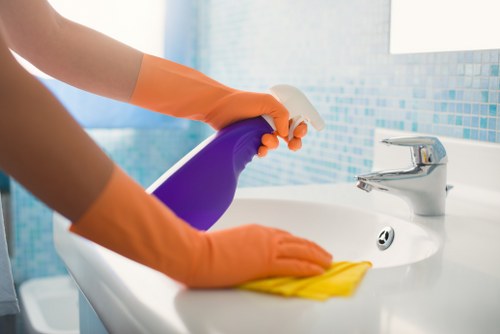 Kitchen and bathroom cleaning service for local homes in N4