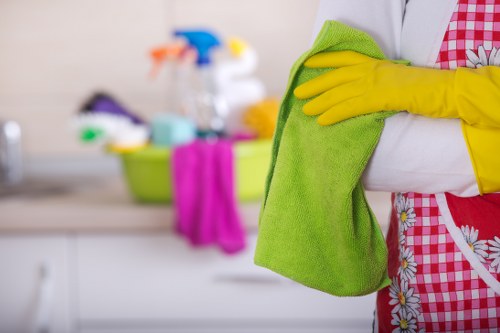 Preparing fabric furniture for professional cleaning in N4