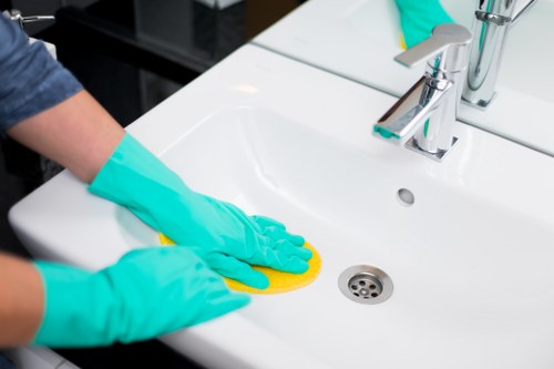Commercial carpet cleaning for offices in N4