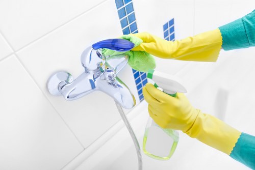 Professional upholstery cleaning for fabric sofas in N4